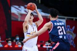 IM电竞平台 -包含冲刺阶段克里夫兰骑士调整名单以备CBA常规赛，单刀错失环节打磨，目标明确，数据趋势出现新变化的词条