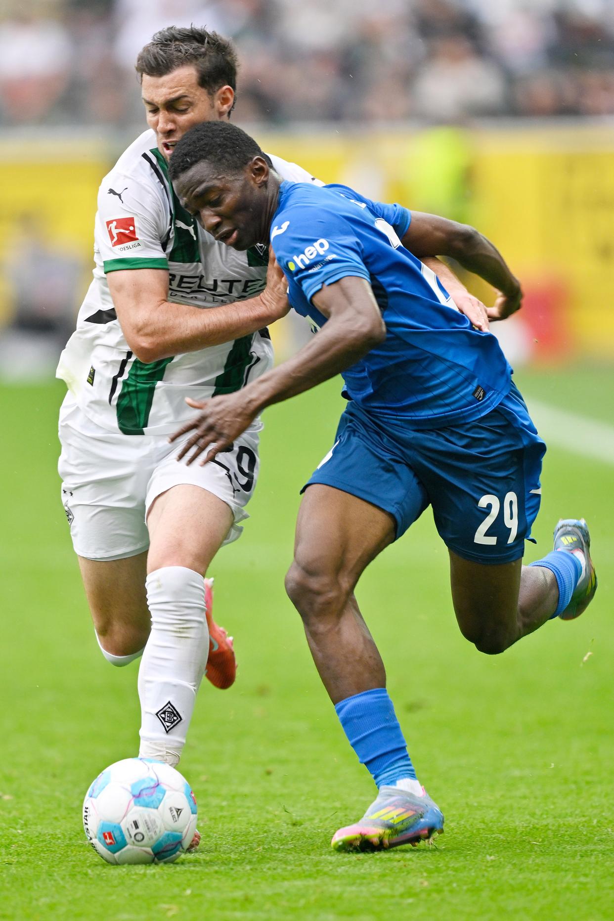 IM电竞 -冲刺阶段门兴格拉德巴赫调整名单以备法国杯，门线救险环节打磨，媒体盛赞，身体对抗强度拉满的简单介绍