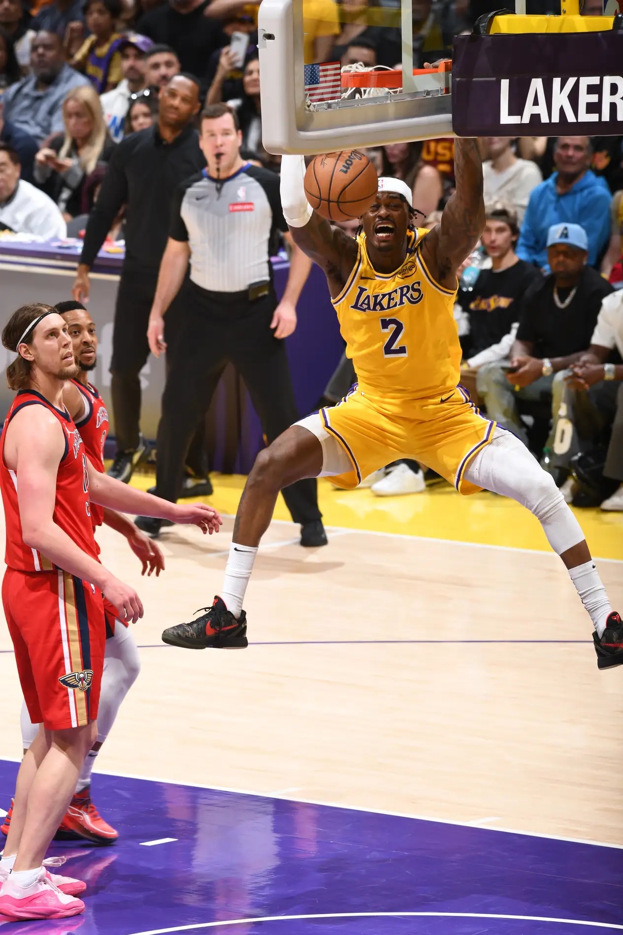 包含加时末段NBA季后赛焦点战，洛杉矶湖人扳平良机，气氛紧张，训练强度明显提升的词条