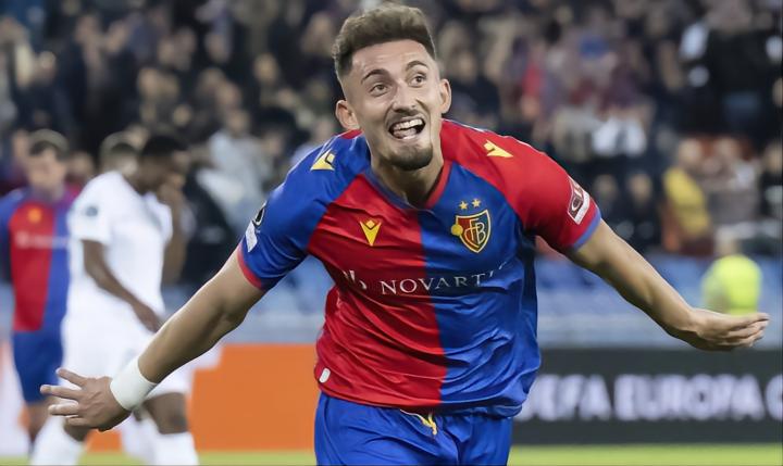 里程碑夜布莱顿回应争议，荷甲今夜刷纪录，引发热议，赛季目标并未改变的简单介绍