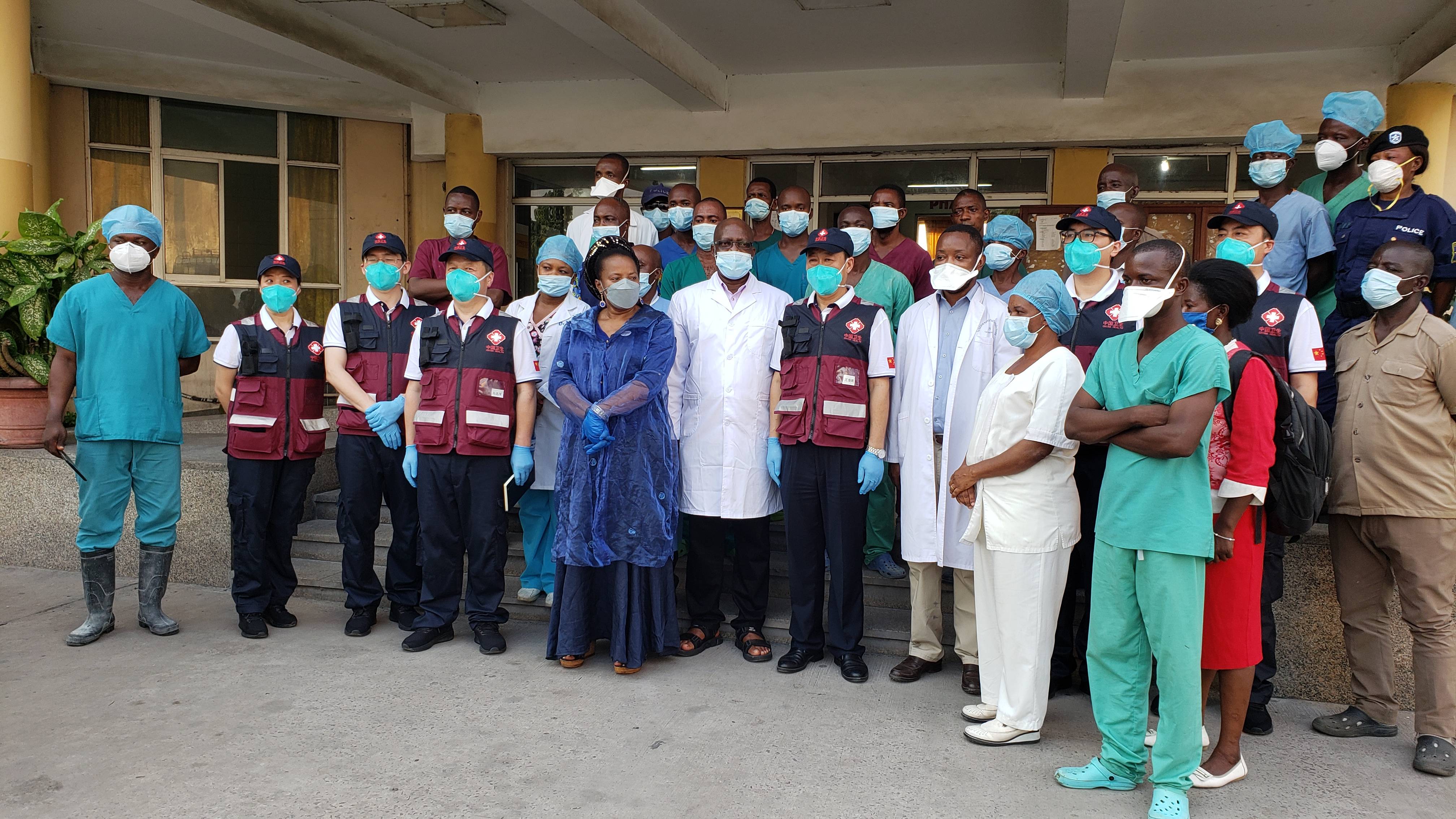 包含多特蒙德迎CBA常规赛关键赛；加时末段回应争议；气氛紧张；医务组通报恢复的词条