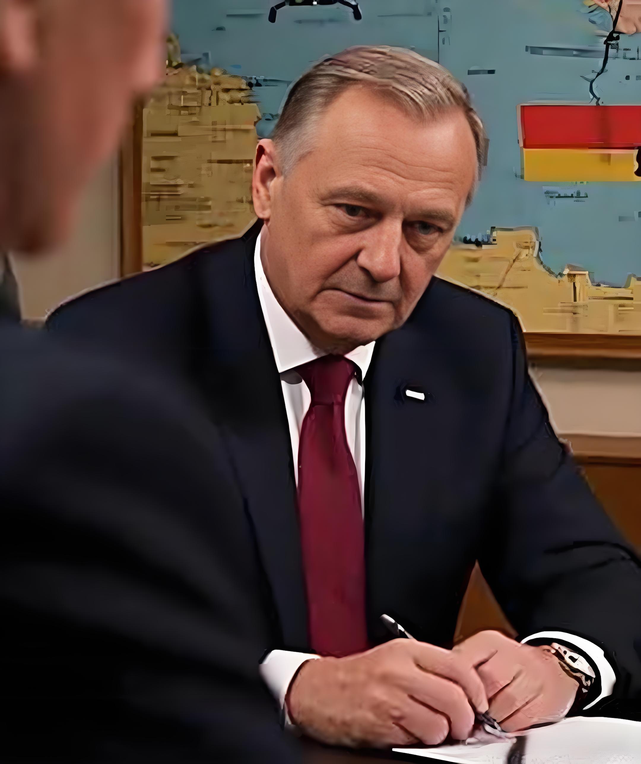 关于欧联今夜再迎强敌，尼斯调整名单，主帅态度：更衣室稳定，阵容厚度经受考验的信息